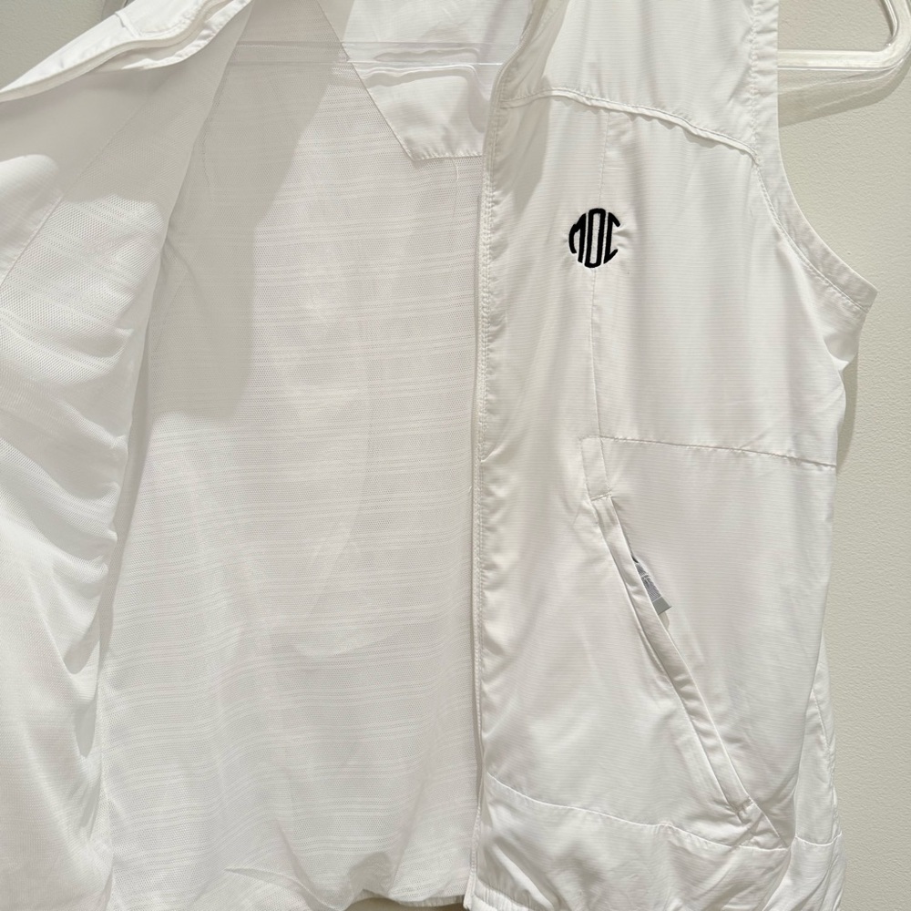 Adidas - Mid Ocean Golf Club Bermuda White Zip-Up Vest Size Medium Women’s - Picture 8 of 8